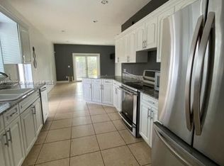 4050 SW 11th St #4050, Miami, FL 33134