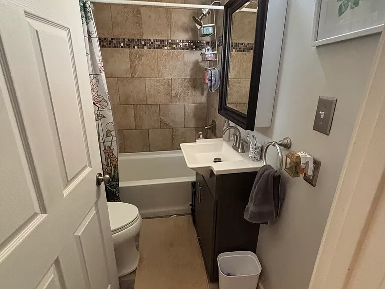 484 Belonda St — Photo 11