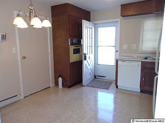 4th image of 1256 Argyll Circle #B