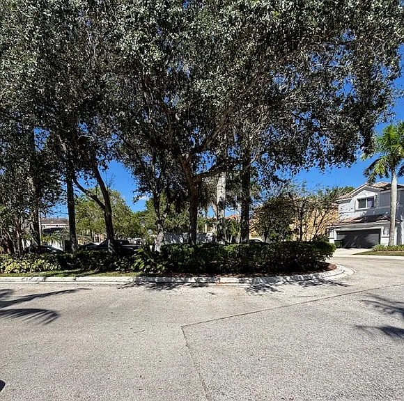 890 Golden Cane Dr — Photo 2