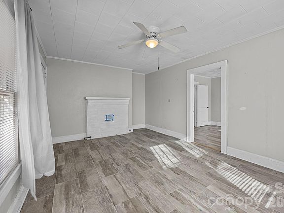 3rd image of 815 Desoto Ave