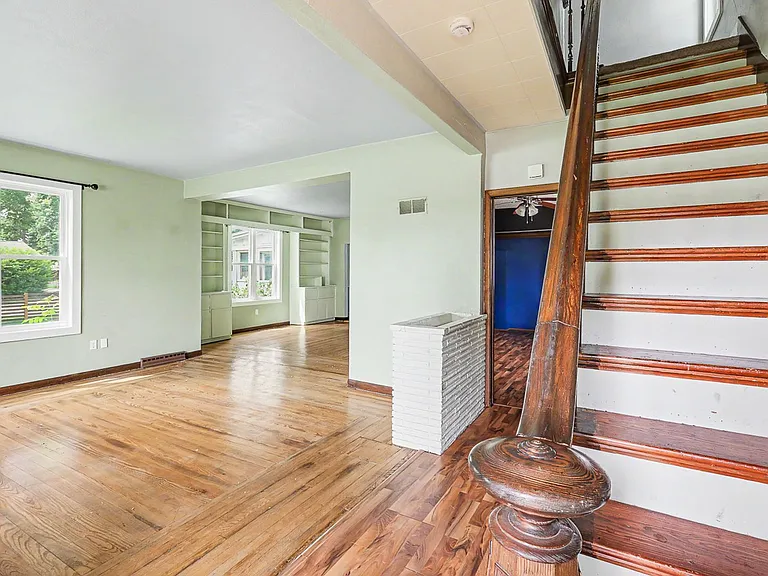 1203 Main St — Photo 8