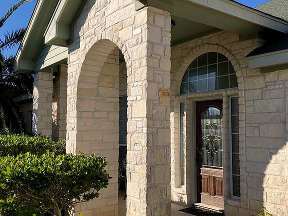 3rd image of 335 Crest Circle Dr