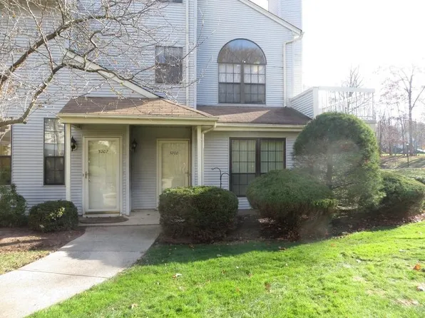 5208 Stonehedge Rd, Edison, NJ 08820