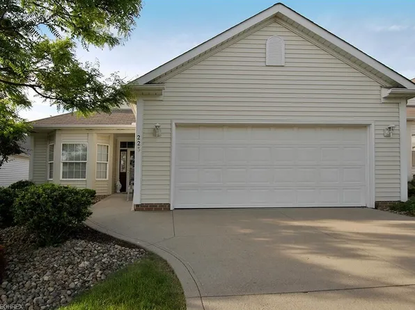 223 Village Dr #17, Independence, OH 44131