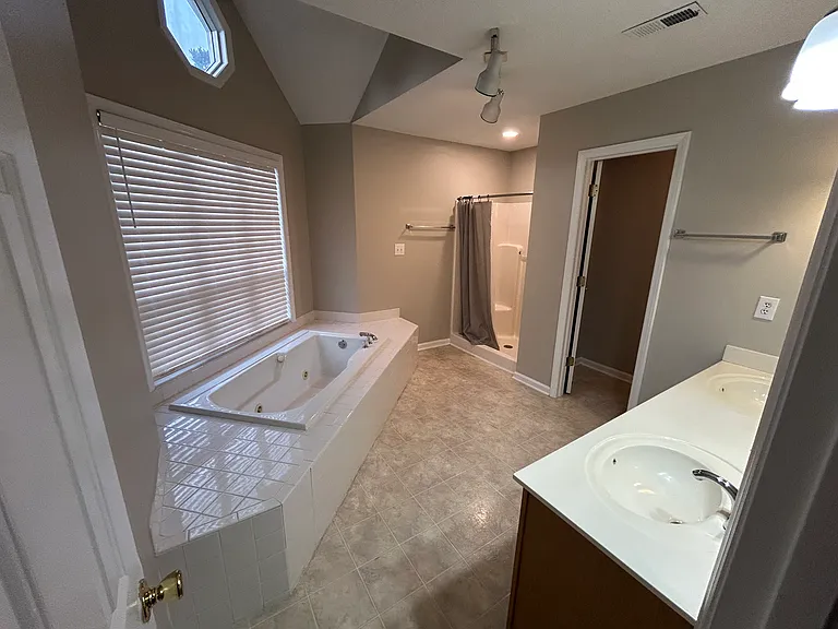 106 H Breezewood Dr — Photo 10