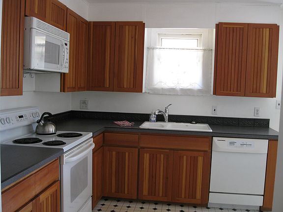 2nd image of 10218 NE 68th Pl