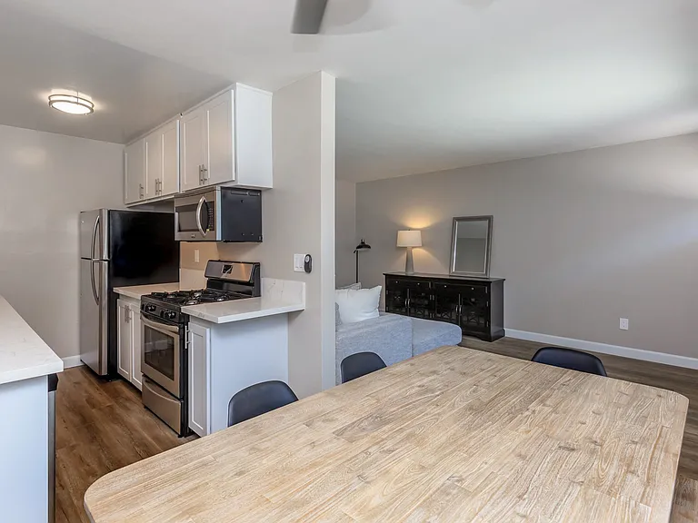 1119-1123 E Elk Ave — Photo 29