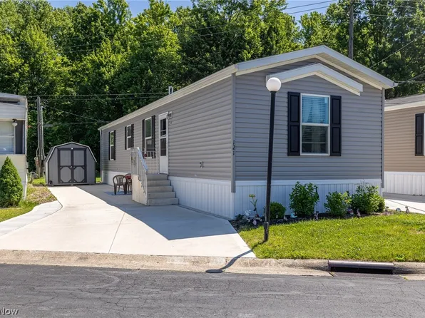 121 Irma Ln, Olmsted Falls, OH 44138