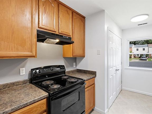 5th image of 407 Chinaberry Cir