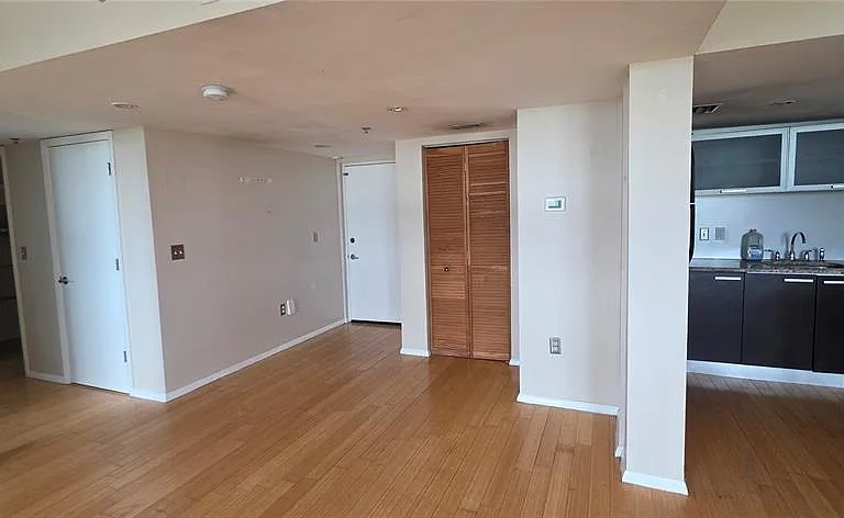 701 S Madison Ave #407 — Photo 14