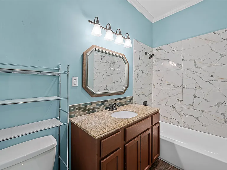 2212 Clay Ave — Photo 7