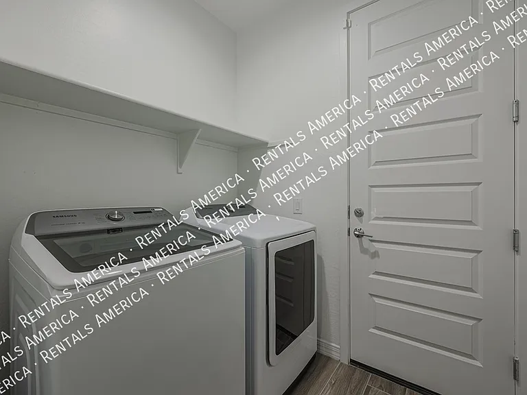 5938 N 90th Dr — Photo 21