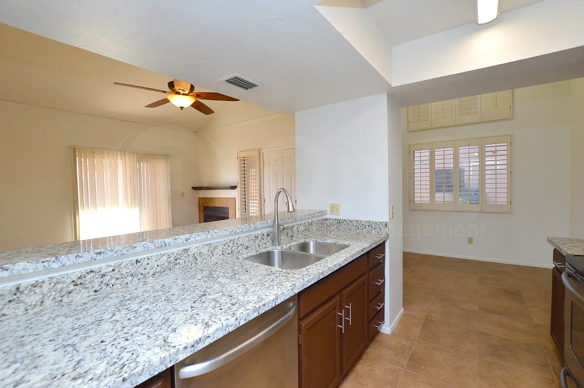 2 bed, 2.0 bath, 907 sqft, $1,749 — Photo 3