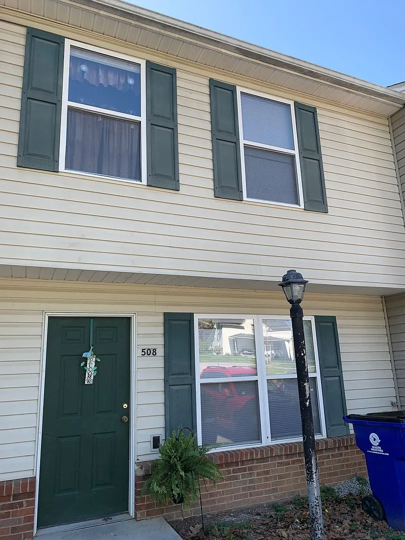 3 Bedroom 2.5 Bath Townhouse — Photo 1