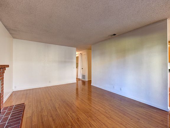 4th image of 2517 Easton Pl APT 35