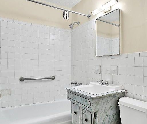 5th image of 80 Gold St #9G