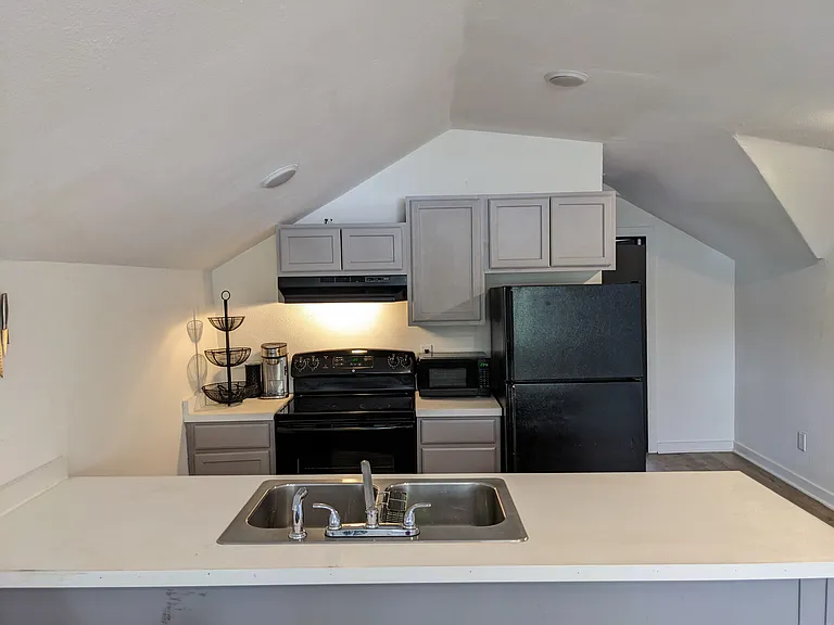 912 N Chestnut St #2 — Photo 7