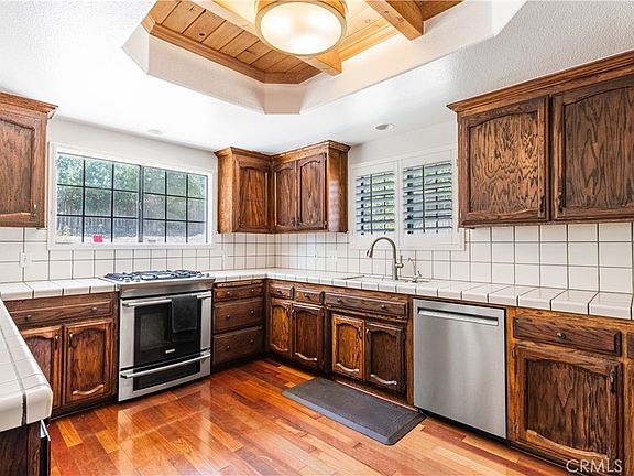 5th image of 411 Peachtree Ln