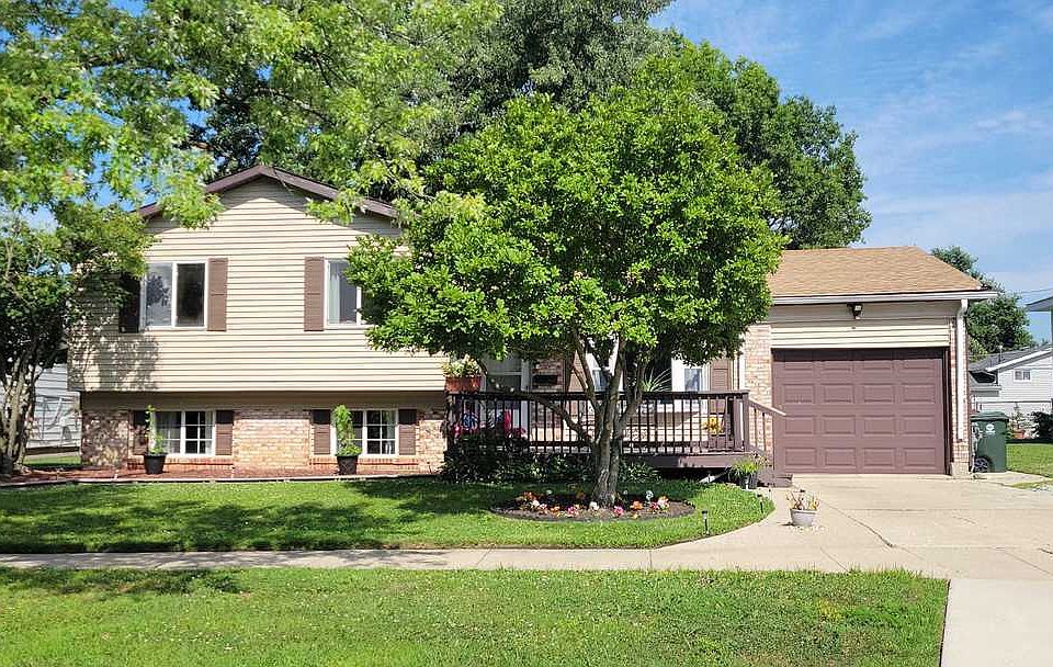 1st image of 16807 Meadowdale Dr