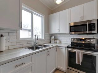 2630 S Oakmoor Dr SW, Calgary, AB T2V 4E7