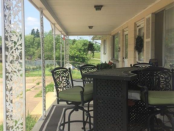 3rd image of 6 Lake View Dr