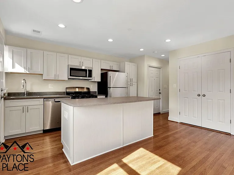 332 19th St NE — Photo 23