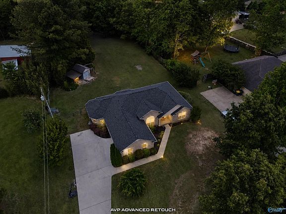 5th image of 305 Wildwood Way