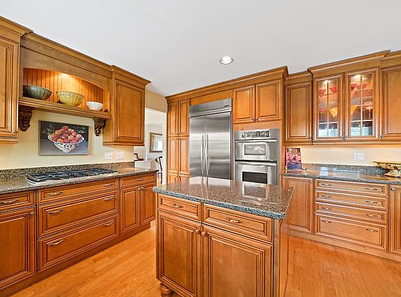 4th image of 1615 Charlemagne Dr