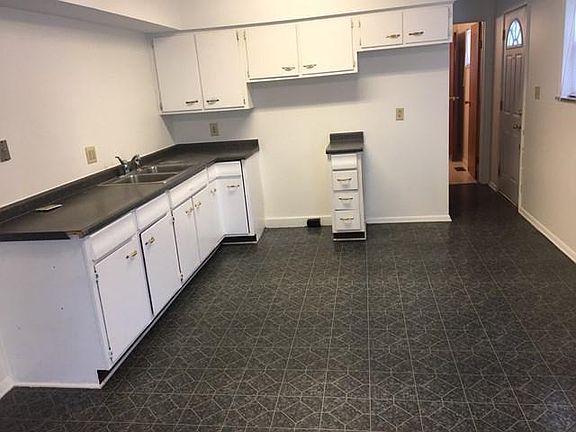 3rd image of 797 Floral Ct