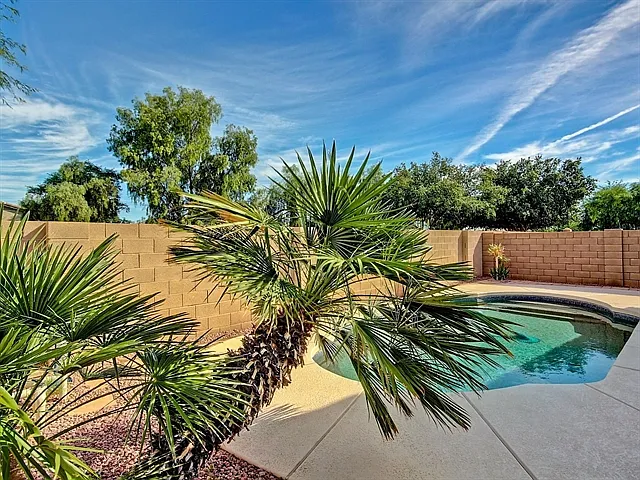 15866 W Tara Ln — Photo 14