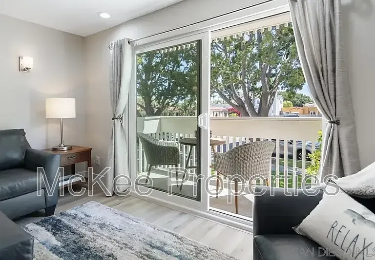 516 E Ave — Photo 1