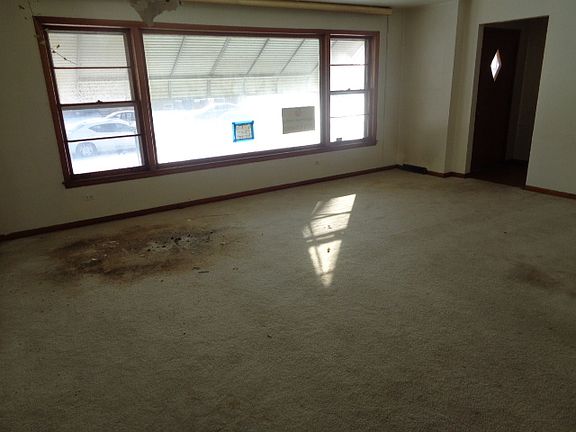 2nd image of 14236 S Dearborn St