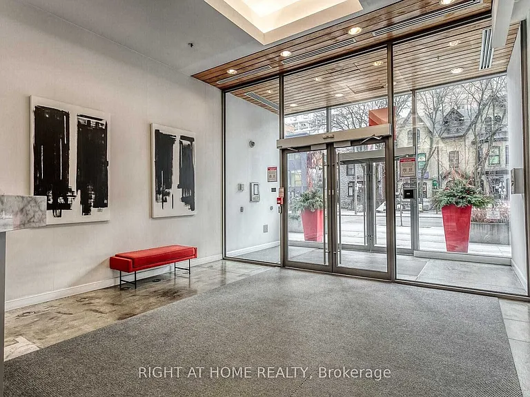 22 Wellesley St E #502 — Photo 4