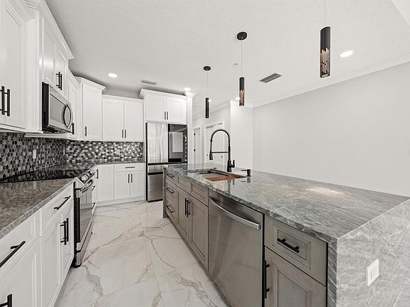 5th image of 211 Dolphin Point #201