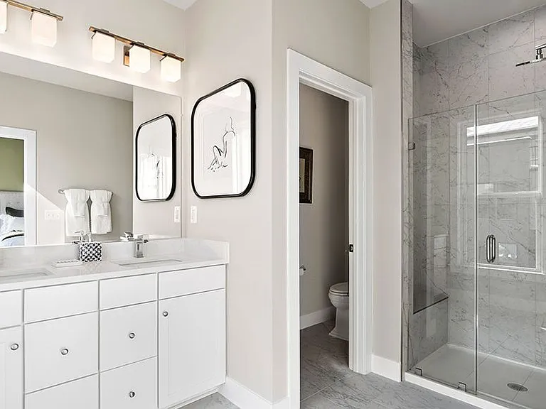 Master Bath (upper level)