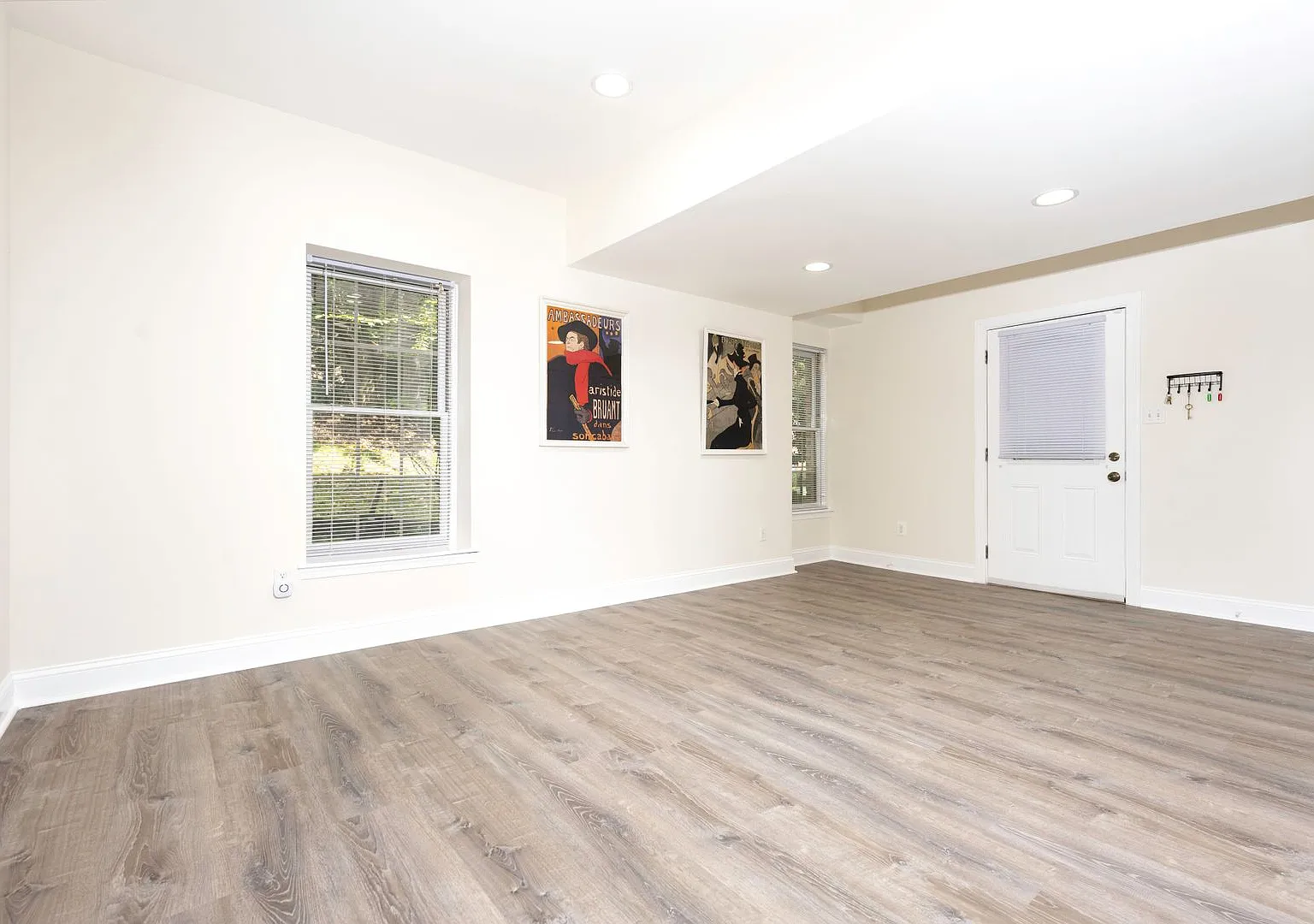Beautiful and Spacious Lower Level Unit, Separate Entrance, Util. Included-Potomac, MD — Photo 3