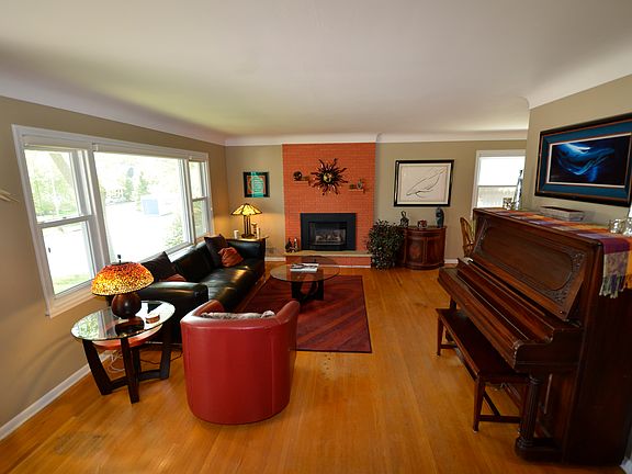 Living Room-gas fireplace