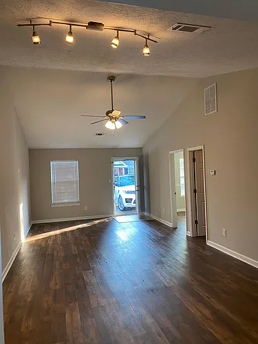 538 Edgecliff Ln Photo 1