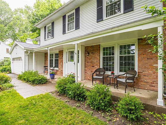 3rd image of 10 Glendower Cir
