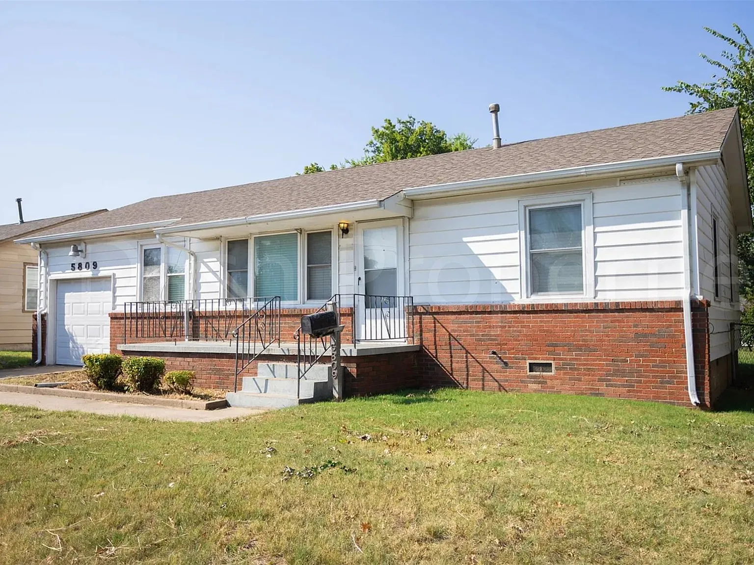 3 bed, 1.0 bath, 960 sqft, $1,295 — Photo 2