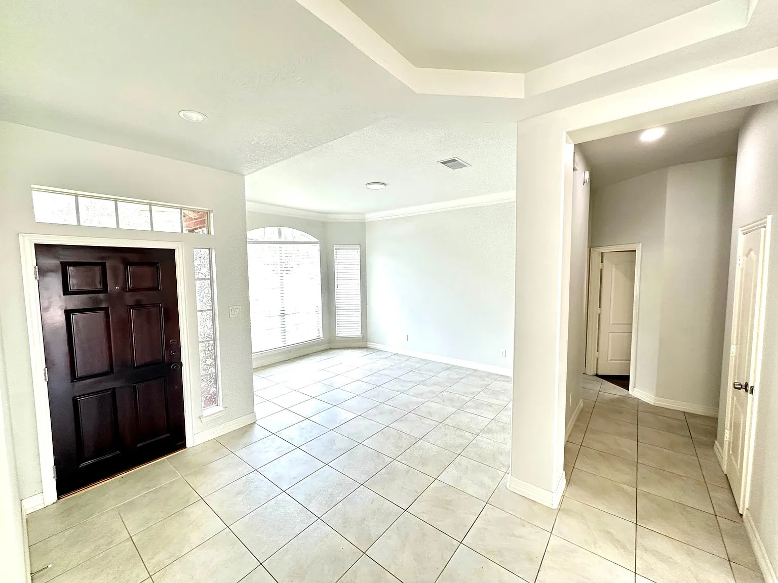 4 bed, 2.0 bath, 2509 sqft, $2,500 — Photo 4