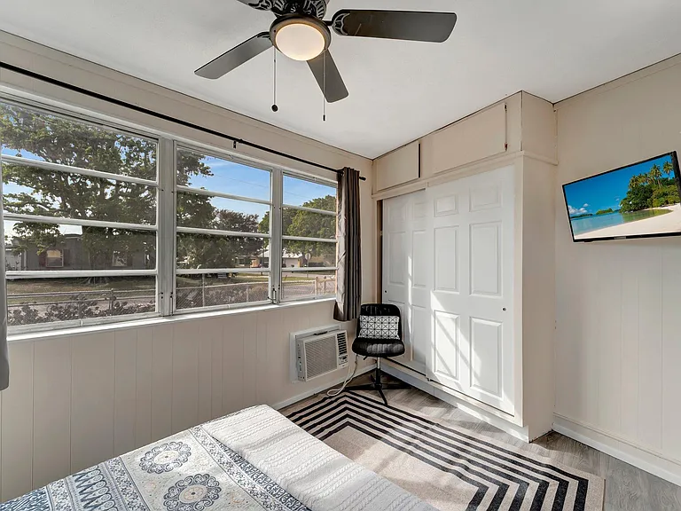 Lots of windows and natural sunlight. Black-Out curtains provided