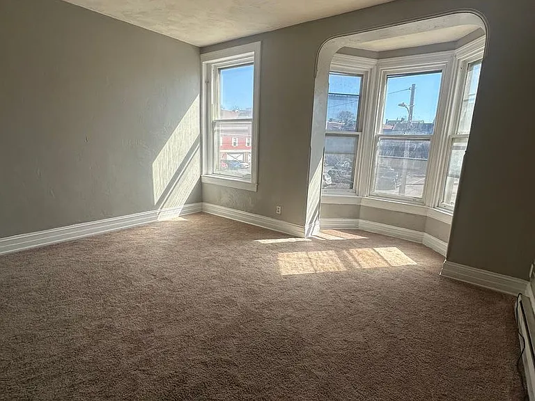 113 E Philadelphia St — Photo 3