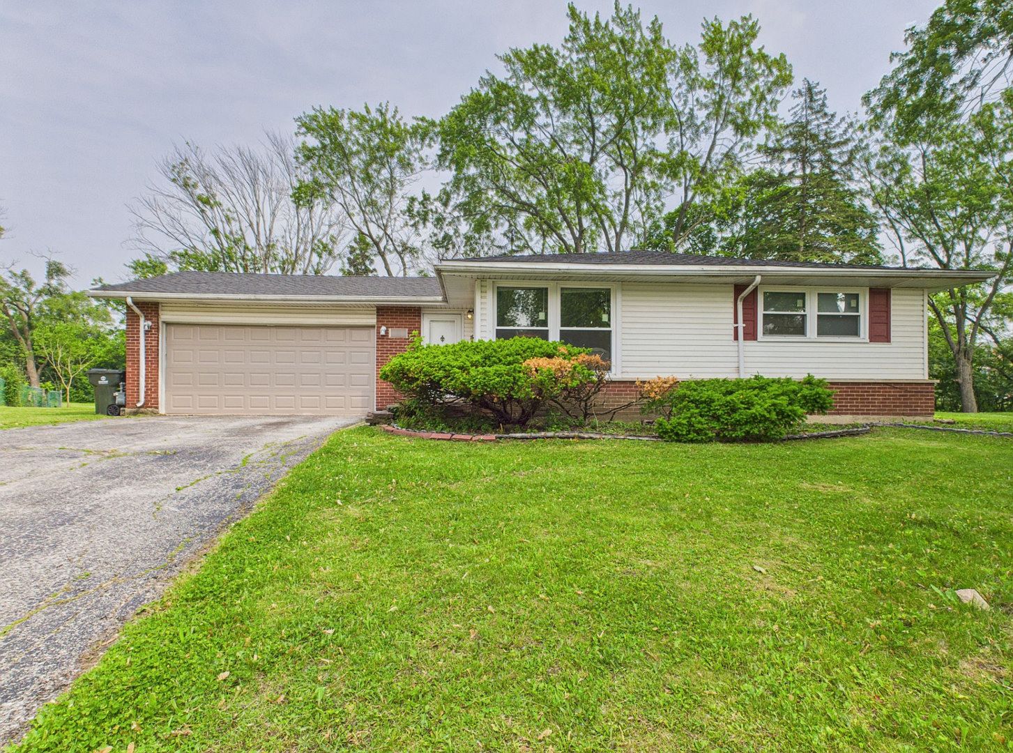 3217 Woodworth Pl, Hazel Crest, IL 60429 | Zillow