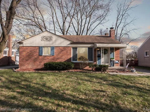 31773 Folkstone Dr, Farmington, MI 48336