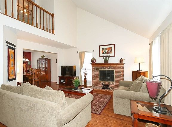 3rd image of 4020 N Newport Ln