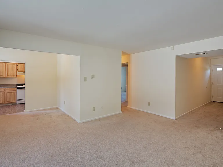 Pickwick Apartments — Photo 28