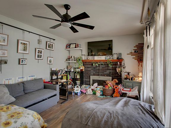 4th image of 2066 Oak St