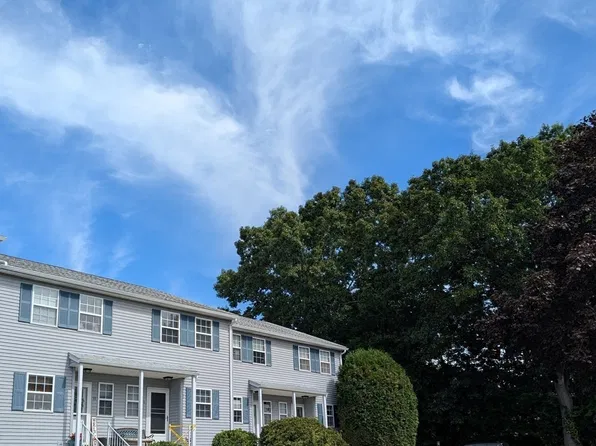 60 Waters Edge Dr #60, Ludlow, MA 01056